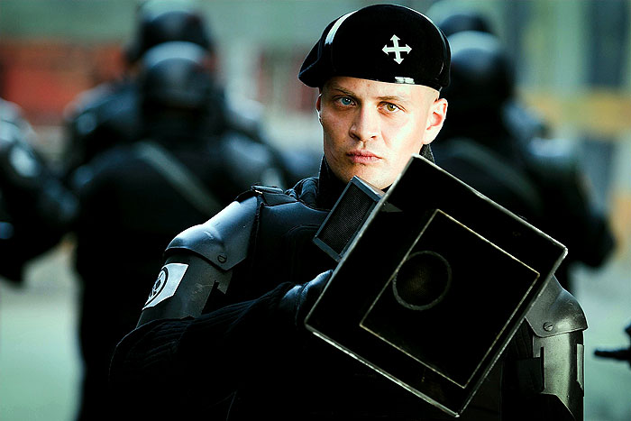  :  